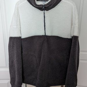 Crown & Ivy Women's Charcoal & White Fleece Pullover